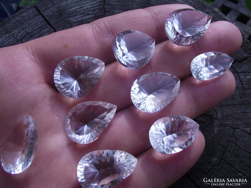 Beautiful glass clear rhinestone 17 kt gemstones