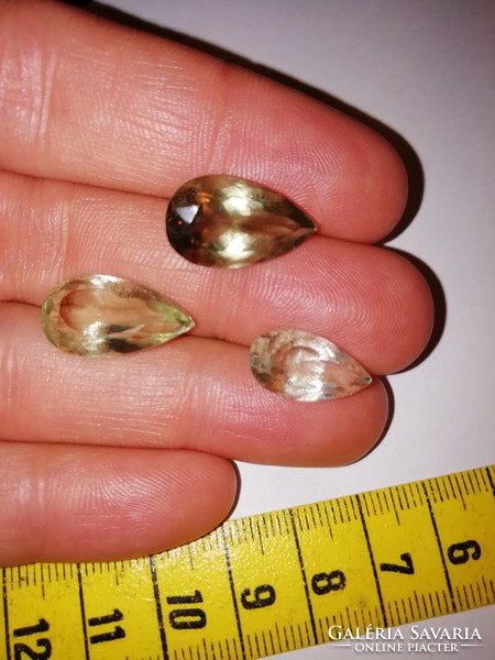 Green drop amethysts 8.5 kt, jewel stones