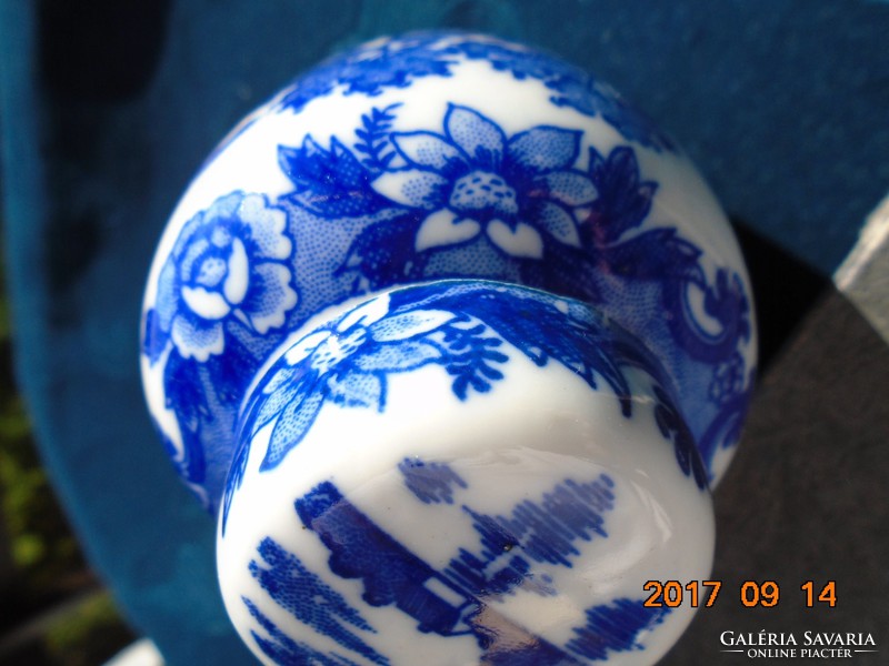 Cobalt blue patterned porcelain tea herb holder with lid