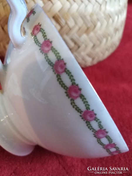 Sitzendorf német porcelán csésze. Az 1900-as évek közepe tájékán készült,különleges forma tervezett