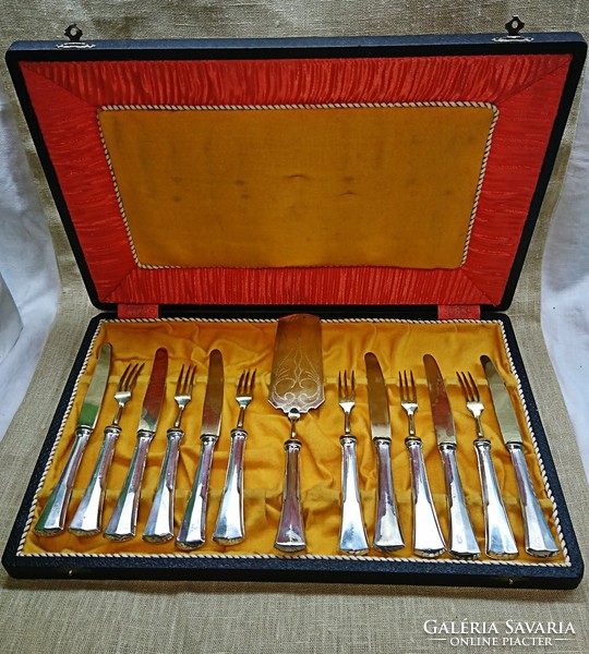 Early 1900s 13 dbos 800 fineness silver handle cake set.