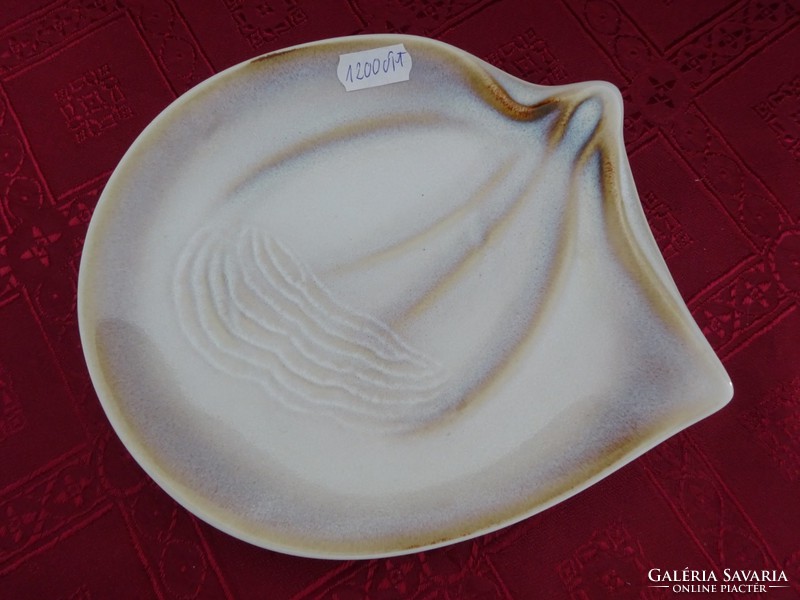 Goebel w. Germany porcelain centerpiece, signed, diameter 17 cm. He has!