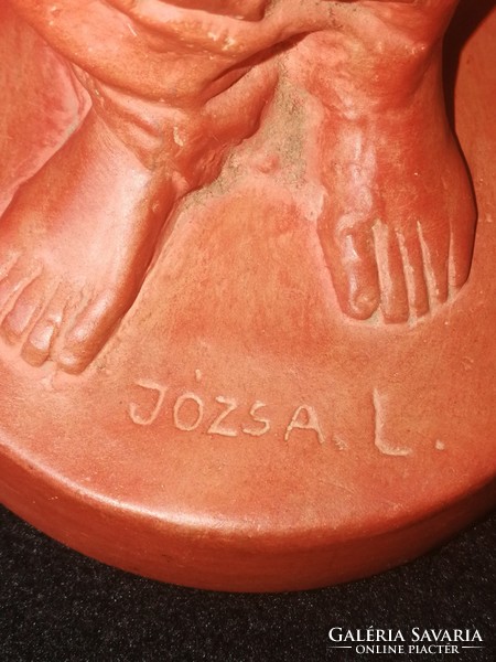 Józsa L. terakotta szobor