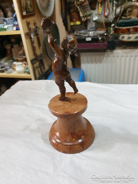 Régi bronz fiú figura 