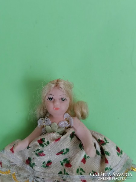 Mini porcelain doll dollhouse 19.
