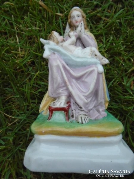 Passau porcelain, Mary with Jesus, a true-to-life work of the 18th century. A museum piece from the middle of No
