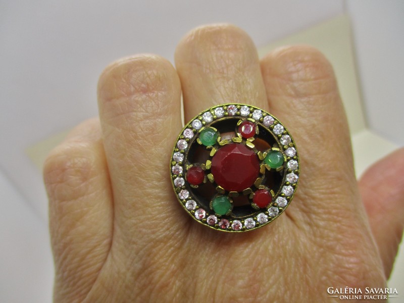 Szépséges nagy kézműves régi gyűrű rubin és smaragd színű kövekkel