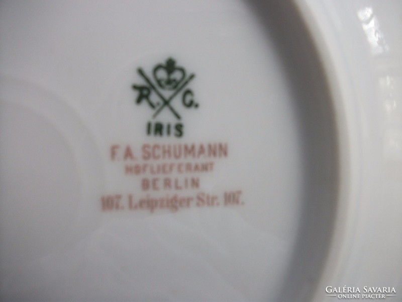 Antik Rosenthal IRIS mintás tányér a kereskedő F.A Schumann-Hoflieferant-Berlin- jelzésével