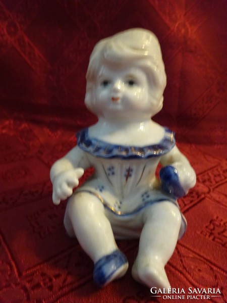 German porcelain figurine, little girl pulling shoes, height 11 cm. He has!