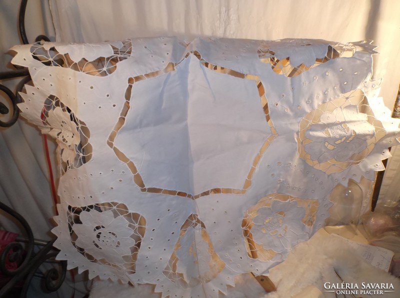 Tablecloth - handmade - diameter 80 cm - thick linen - beautiful - flawless
