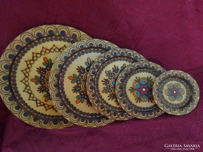 Hungarian wooden plate, folk wall decoration, five pieces. He has!