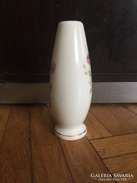 Beautiful floral acuincumi porcelain vase
