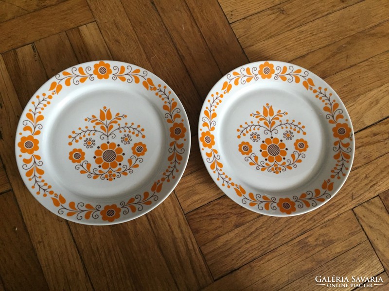 2 pcs lowland floral porcelain wall plates