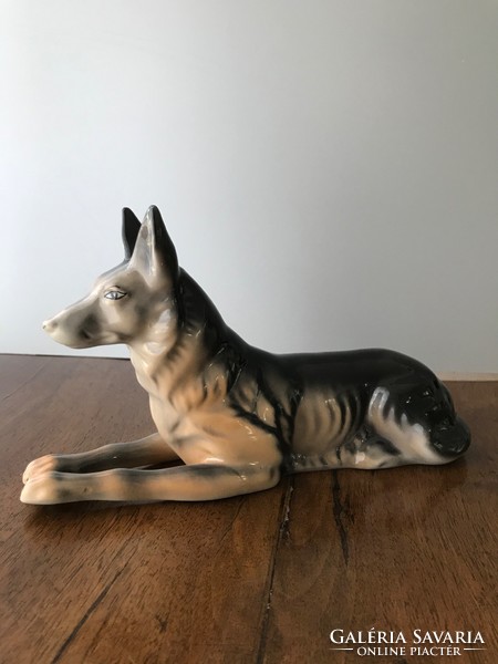 Porcelán kutya dísztárgy jelzett P136
