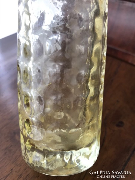 Sárga vastag falú váza homorú díszítéssel P17