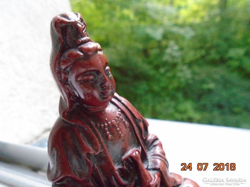 Kwan-Yin kínai buddhista Irgalmasság istennője szobrocska