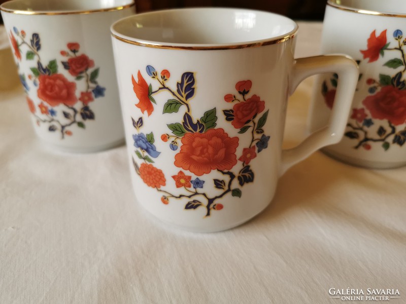 Porcelain mug with 4 rose patterns