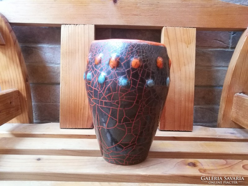 Cracked vase of Pesthidegkút