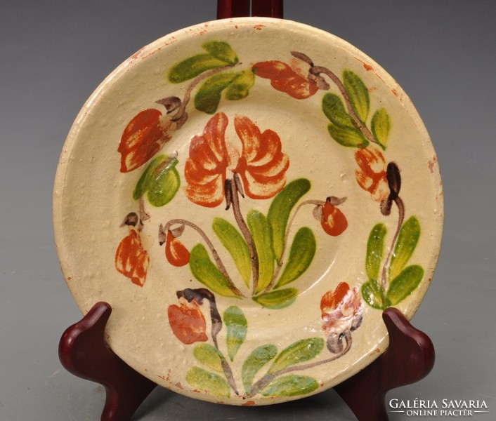 Antique Transylvanian wall plate, 1900s, earthenware with hanging lugs.