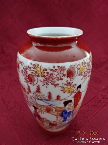 Japanese porcelain vase, height 12.5 cm. He has!
