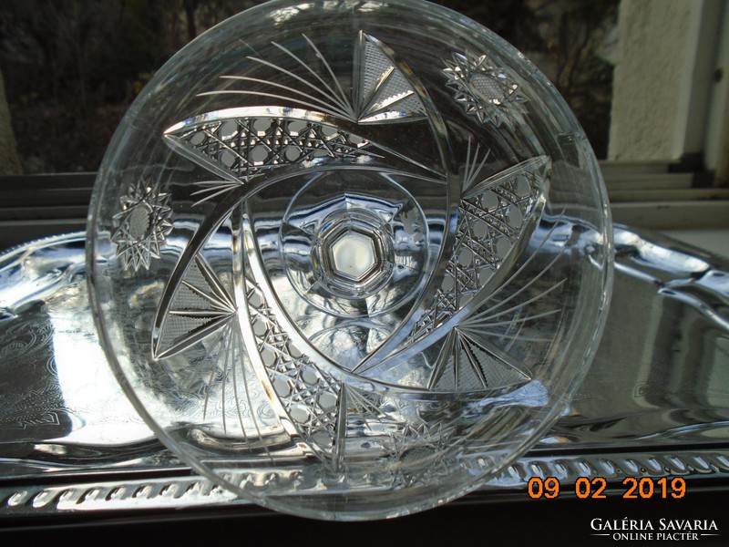 Részletgazdag csiszolatokkalt talpas  kristály pohár 14,5 cm
