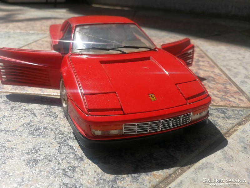 Ferrari Testarossa, 1984. Italy. Burago. 1/18 Scale