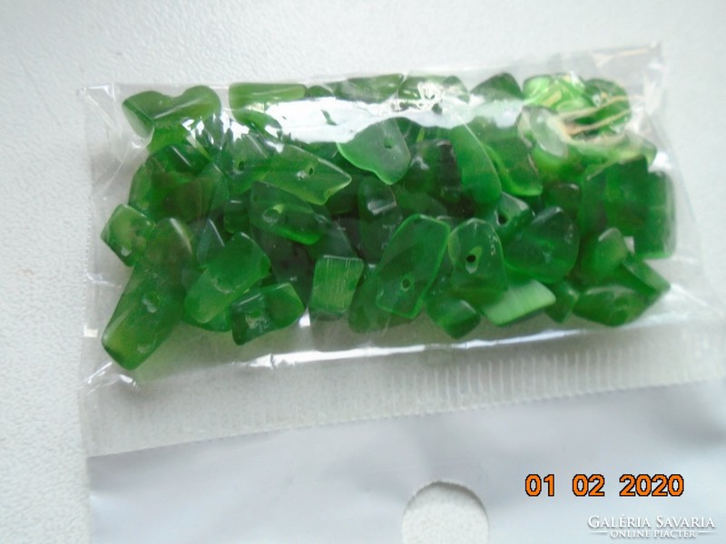 Zöld kvarc kristály"macskaszem" Ásvány gyöngy,lapos,szabálytalan, fűzni