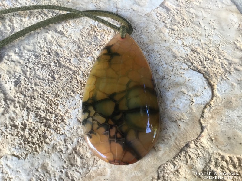 Giant agate vein pattern mineral pendant on olive green leather