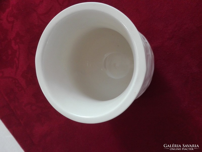 Kidomborodó mintájú porcelán csésze, 3 dl-es