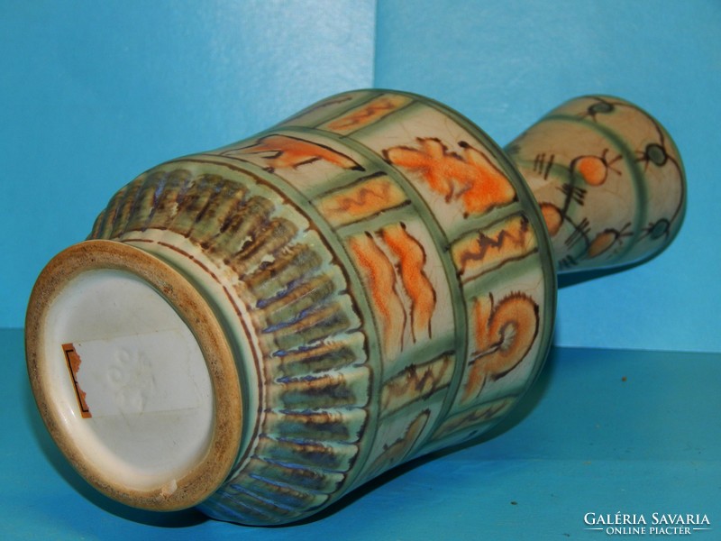 Gorka zodiac vase, in excellent condition