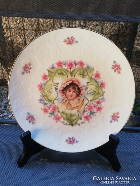 Royal doulton English porcelain decorative plate