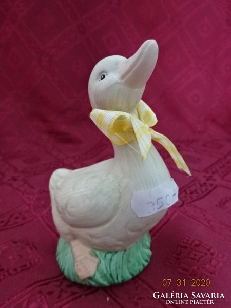 Ceramic duck figure in the grass, height 11.5 cm. He has!