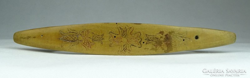 0T527 Antik népi eszköz faragott festett kézi vetélő 1853