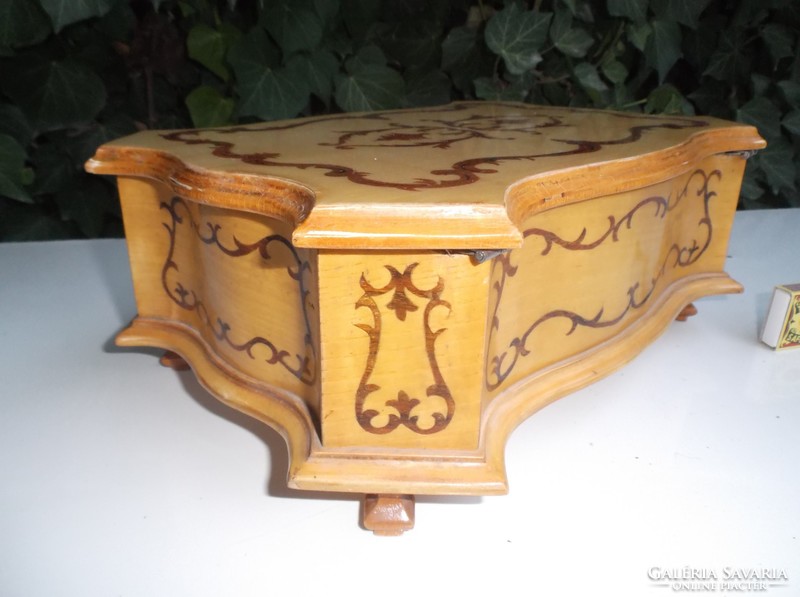 Box - inlaid - wood - 32 x 22 x 12 cm - biedermeyer - patterned on the sides - perfect - beautiful