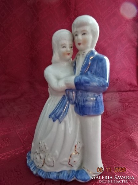 Porcelain figure, hugging couple, height 17.5 cm. He has!