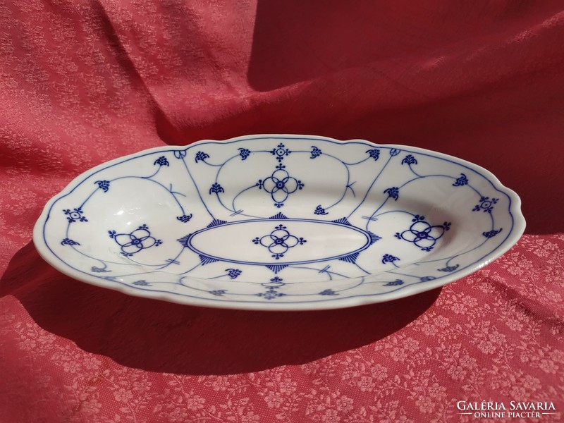 Oval serving bowl with Immortelle pattern