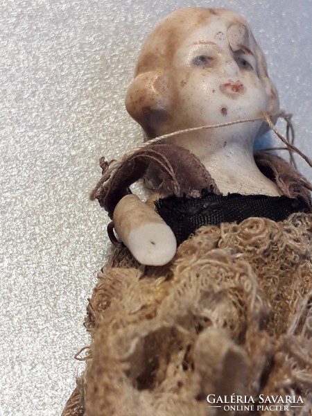 Antik jelzett porcelán kicsi mini baba babaházi sérült