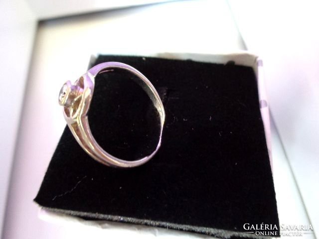 Silver buton ring with cz stone