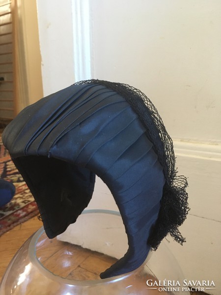 Art deco melon shell hat from the 1920s