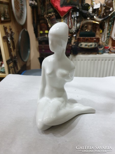 Porcelán nöi akt figura 