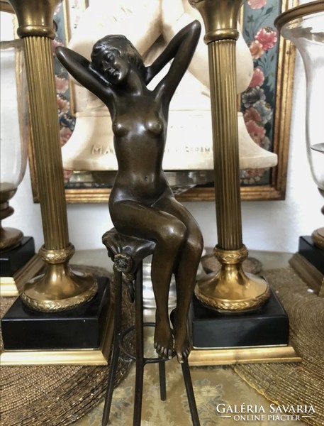 Erotikus bárhölgy bronz szobor