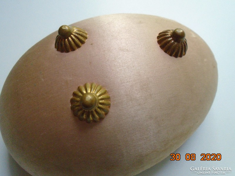 1900 ORMOLU aranyozott Empire dombor réz rátéttel és lábacskákkal tojás formájú doboz