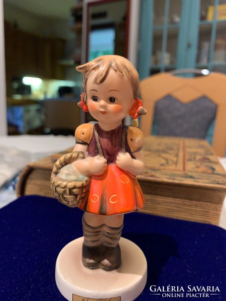 Hummel kislány szobor eredeti 12 cm hibátlan