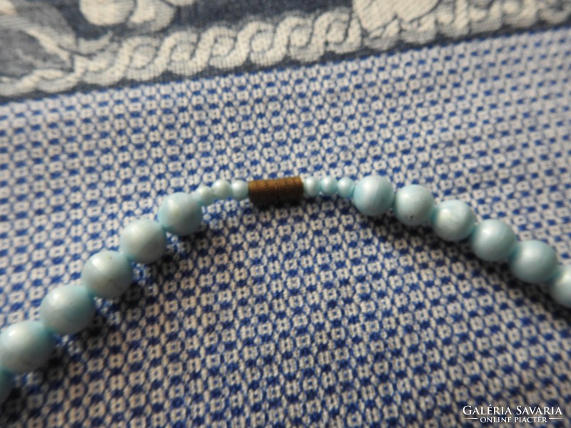 Halványkék - türkiz - régi műanyag gyöngysor nyaklánc