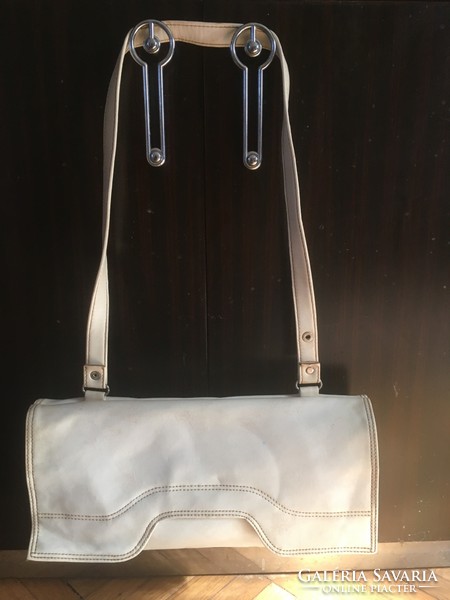 Beautiful extendable strap shoulder bag from the 1960s