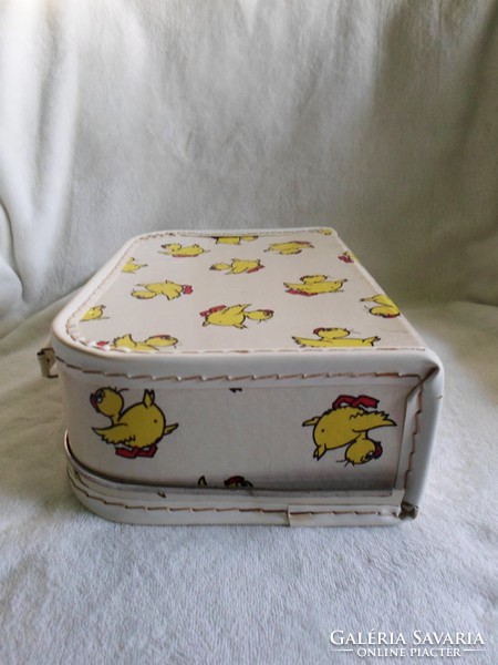 Retro chic children's suitcase
