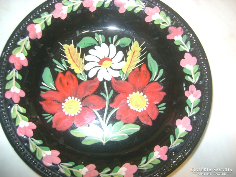 Régi, festett virágos gránit falitányér, tányér