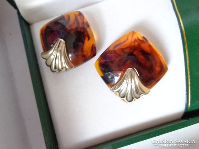Turtle shell colored vintage clip earrings