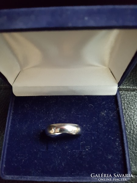 White gold ring -gold wedding ring -9 carats.
