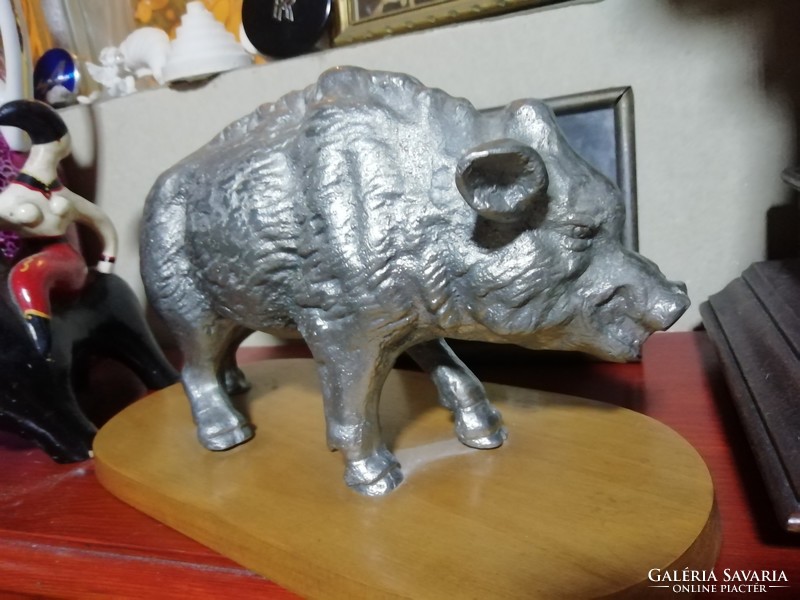 Large scale statue of a wild boar